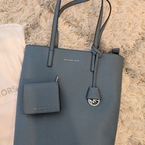 🚫SOLD🚫🌻NEW🌻 with Tag MK Haley Tote